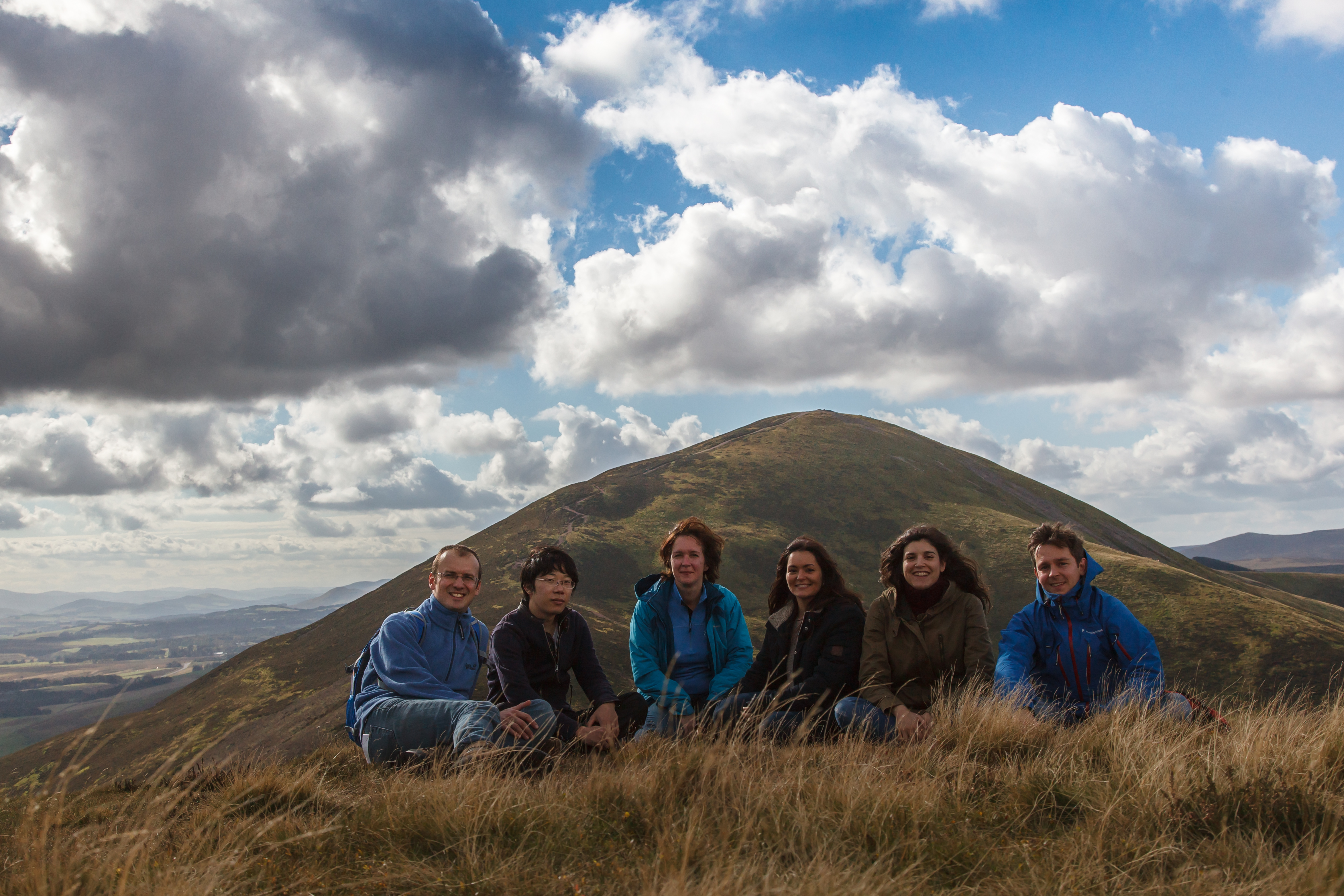 Image 25 Group photo on top of a hill near Edinburgh. From left to right: Konstantin, Tatsuro, Irina, Maria, Berta, Ulrich. 